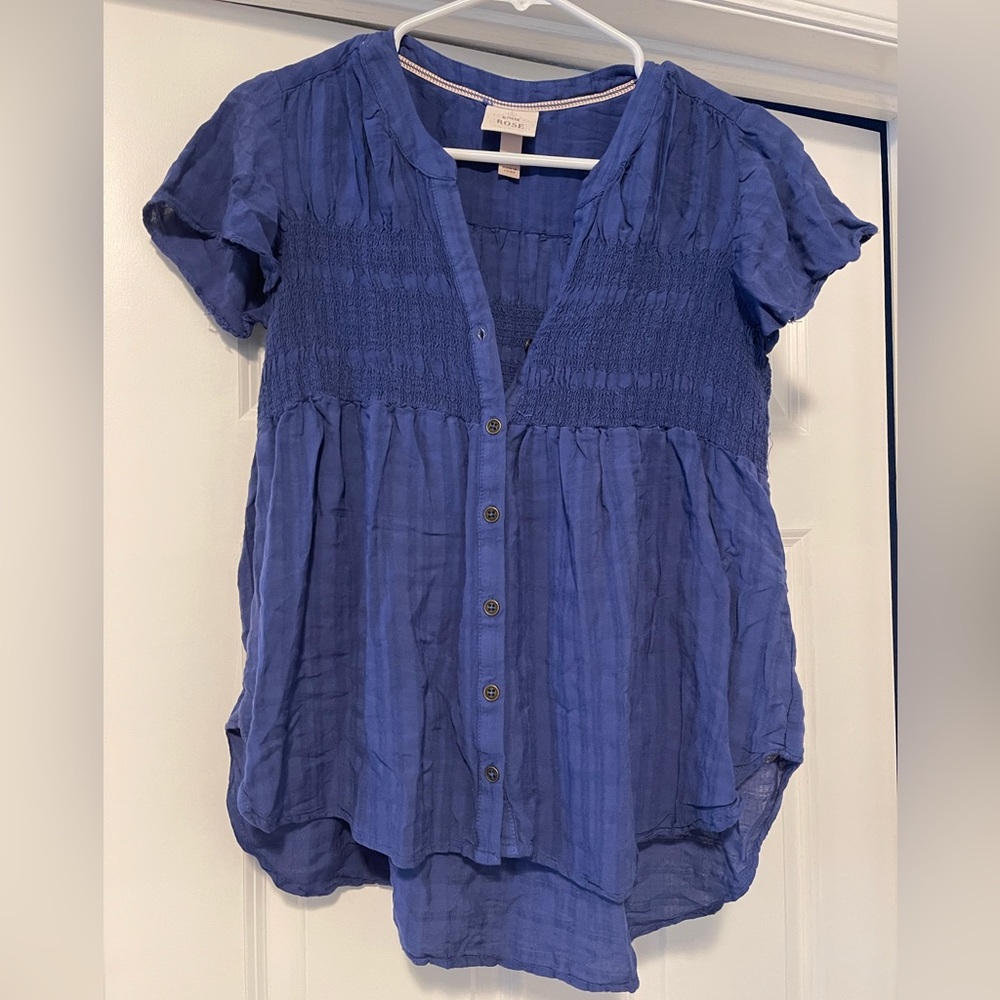 KNOX ROSE Blue Flowy Short Sleeve Button Down Shirt with Elastic Bust